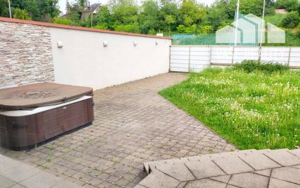 NOVÁ CENA!!! 5 izbový rodinný dom s garážou, Moravany nad Váhom