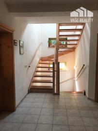 Rodinný dom 5+1 s dvojgarážou a pozemkom 2771 m², okres Domažlice (ČR)