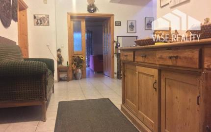 Rodinný dom 5+1 s dvojgarážou a pozemkom 2771 m², okres Domažlice (ČR)