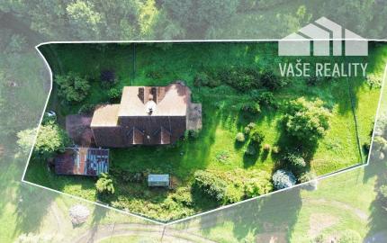 Rodinný dom 5+1 s dvojgarážou a pozemkom 2771 m², okres Domažlice (ČR)