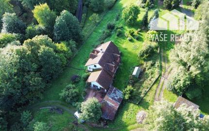 Rodinný dom 5+1 s dvojgarážou a pozemkom 2771 m², okres Domažlice (ČR)