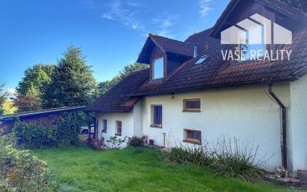 Rodinný dom 5+1 s dvojgarážou a pozemkom 2771 m², okres Domažlice (ČR)