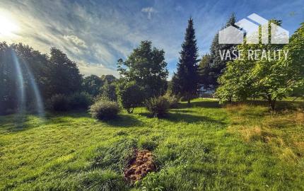 Rodinný dom 5+1 s dvojgarážou a pozemkom 2771 m², okres Domažlice (ČR)