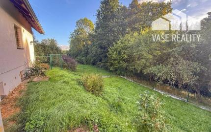 Rodinný dom 5+1 s dvojgarážou a pozemkom 2771 m², okres Domažlice (ČR)