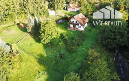 Rodinný dom 5+1 s dvojgarážou a pozemkom 2771 m², okres Domažlice (ČR)