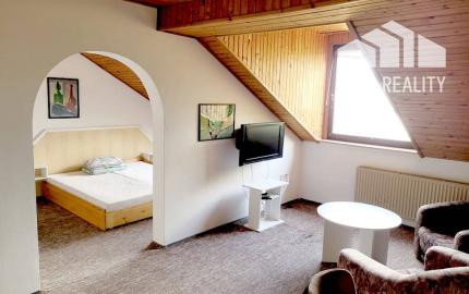 Na prenájom 2 izbový byt s parkovaním Pod Párovcami, Piešťany.