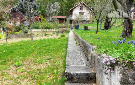 Záhradná murovaná chata s pozemkom 554 m2 - Hôrka n/V, NMnV