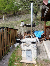 Záhradná murovaná chata s pozemkom 554 m2 - Hôrka n/V, NMnV