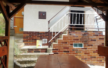 Záhradná murovaná chata s pozemkom 554 m2 - Hôrka n/V, NMnV