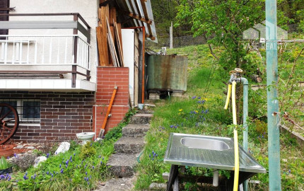 Záhradná murovaná chata s pozemkom 554 m2 - Hôrka n/V, NMnV