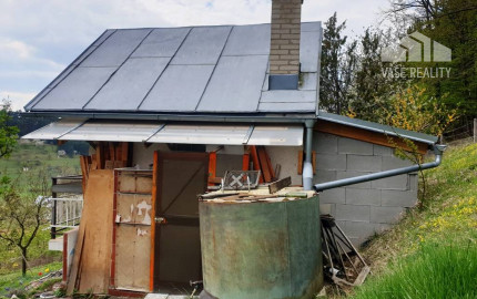 Záhradná murovaná chata s pozemkom 554 m2 - Hôrka n/V, NMnV