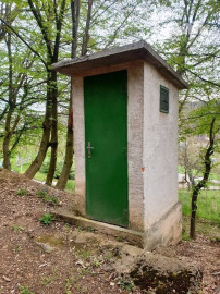 Záhradná murovaná chata s pozemkom 554 m2 - Hôrka n/V, NMnV