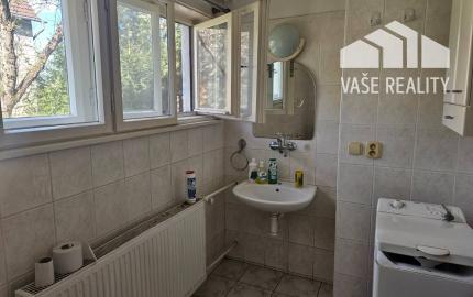 Rodinný dom na podnikanie v službách v obci Beluši Rezervované