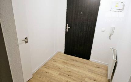 2 izbový byt Bánovce nad Bebravou / CENTRUM / TERASA 7 m2 / KOMPLETNÁ 