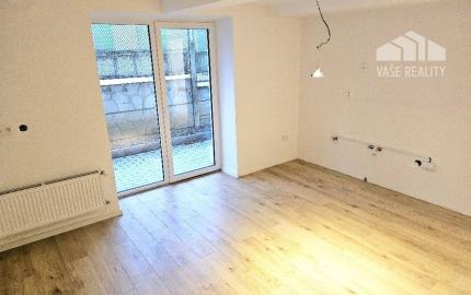 2 izbový byt Bánovce nad Bebravou / CENTRUM / TERASA 7 m2 / KOMPLETNÁ 