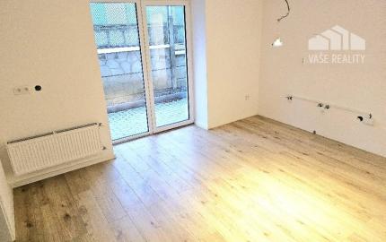 2 izbový byt Bánovce nad Bebravou / CENTRUM / TERASA 7 m2 / KOMPLETNÁ 