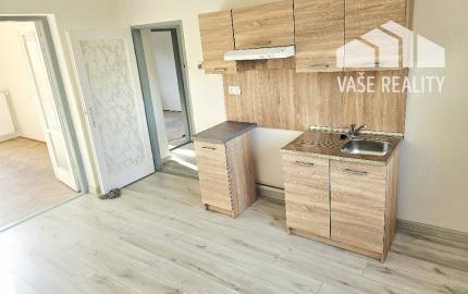 2 izbový byt Bánovce nad Bebravou / CENTRUM  / 57 m2/  2 x PIVNICA