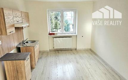 2 izbový byt Bánovce nad Bebravou / CENTRUM  / 57 m2/  2 x PIVNICA