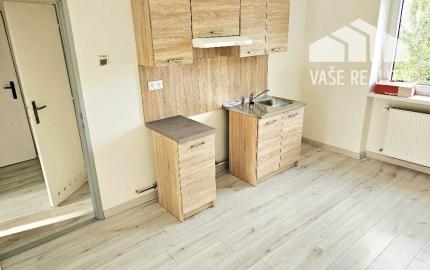 2 izbový byt Bánovce nad Bebravou / CENTRUM  / 57 m2/  2 x PIVNICA