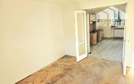 2 izbový byt Bánovce nad Bebravou / CENTRUM  / 57 m2/  2 x PIVNICA