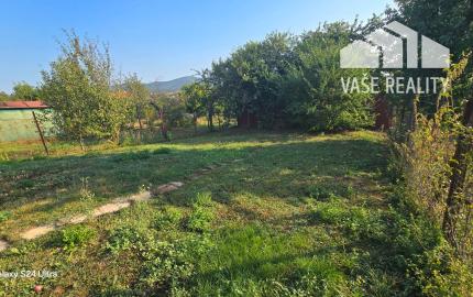 Priestranný poschodový rodinný dom v centre Radošiny