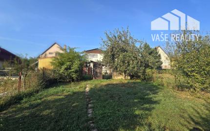 Priestranný poschodový rodinný dom v centre Radošiny