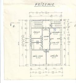 Priestranný poschodový rodinný dom v centre Radošiny