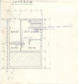 Priestranný poschodový rodinný dom v centre Radošiny