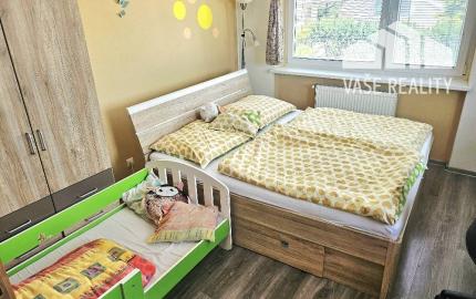 RODINNÝ DOM- VEĽKÉ CHLIEVANY- POZEMOK 1001 m2- 5 IZBOVÝ