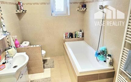 RODINNÝ DOM- VEĽKÉ CHLIEVANY- POZEMOK 1001 m2- 5 IZBOVÝ