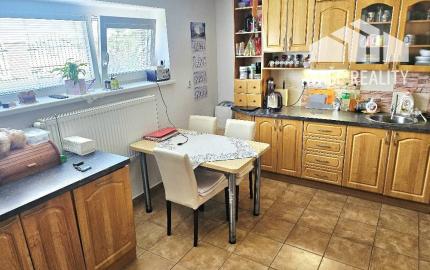 RODINNÝ DOM- VEĽKÉ CHLIEVANY- POZEMOK 1001 m2- 5 IZBOVÝ