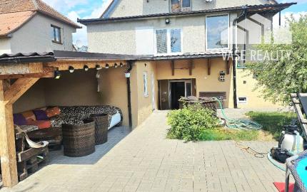 RODINNÝ DOM- VEĽKÉ CHLIEVANY- POZEMOK 1001 m2- 5 IZBOVÝ