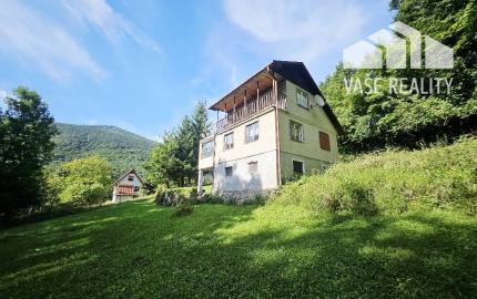 REKREAČNÁ CHATA - / ŠÍPKOV / POZEMOK 1209 m2  / DVOJPODLAŽNÁ