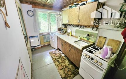 REKREAČNÁ CHATA - / ŠÍPKOV / POZEMOK 1209 m2  / DVOJPODLAŽNÁ