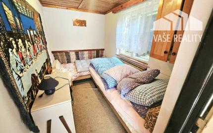 REKREAČNÁ CHATA - / ŠÍPKOV / POZEMOK 1209 m2  / DVOJPODLAŽNÁ