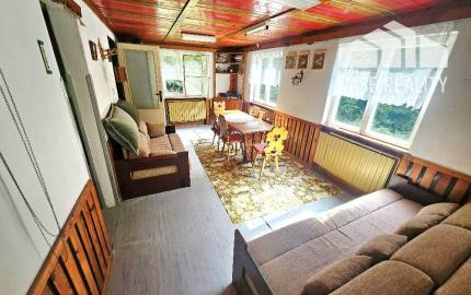 REKREAČNÁ CHATA - / ŠÍPKOV / POZEMOK 1209 m2  / DVOJPODLAŽNÁ