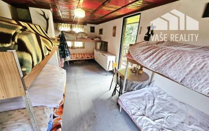 REKREAČNÁ CHATA - / ŠÍPKOV / POZEMOK 1209 m2  / DVOJPODLAŽNÁ
