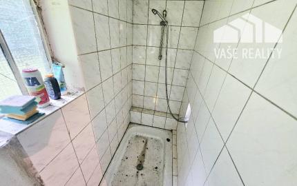 REKREAČNÁ CHATA - / ŠÍPKOV / POZEMOK 1209 m2  / DVOJPODLAŽNÁ