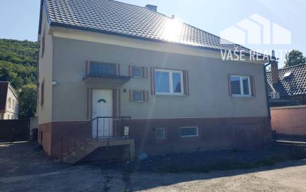 2-podlažný rodinný dom 320 m2 s pozemkom 1518 m2 - Bzince p. Javorinou