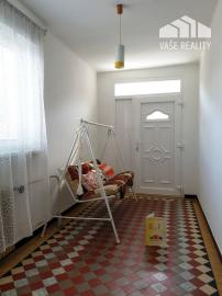 2-podlažný rodinný dom 320 m2 s pozemkom 1518 m2 - Bzince p. Javorinou