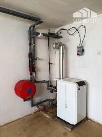 2-podlažný rodinný dom 320 m2 s pozemkom 1518 m2 - Bzince p. Javorinou