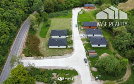 SKVELÁ CENA! NOVOSTAVBA 100 M2 BUNGALOV 4+1 *TYP 1* S POTOKOM, PRAŠNÍK