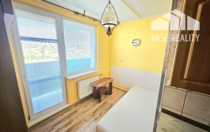 1 IZBOVÝ BYT BÁNOVCE NAD BEBRAVOU/ VEĹKOMETRÁŽNY / 42 m2/BALKÓN
