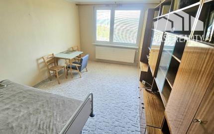 1 IZBOVÝ BYT BÁNOVCE NAD BEBRAVOU/ VEĹKOMETRÁŽNY / 42 m2/BALKÓN