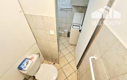 1 IZBOVÝ BYT BÁNOVCE NAD BEBRAVOU/ VEĹKOMETRÁŽNY / 42 m2/BALKÓN