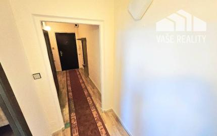 1 IZBOVÝ BYT BÁNOVCE NAD BEBRAVOU/ VEĹKOMETRÁŽNY / 42 m2/BALKÓN