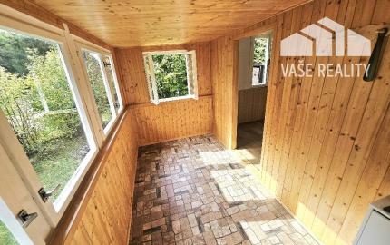 REKREAČNÁ CHATA-34m2 /UHROVEC- STRIEBORNICA/POZEMOK 491 m