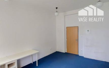 Na prenájom kancelária, 19 m², Herlianska ulica, Ružinov, ihneď voľná