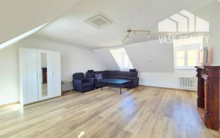 Na prenájom nádherný a štýlový 4-izbový byt, Klariská ulica, ihneď 