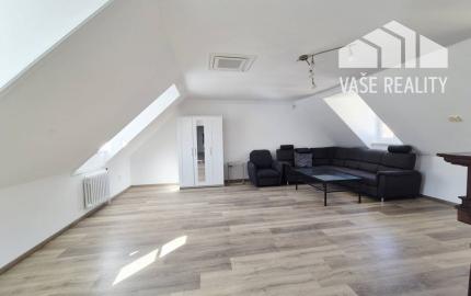 Na prenájom nádherný a štýlový 4-izbový byt, Klariská ulica, ihneď 